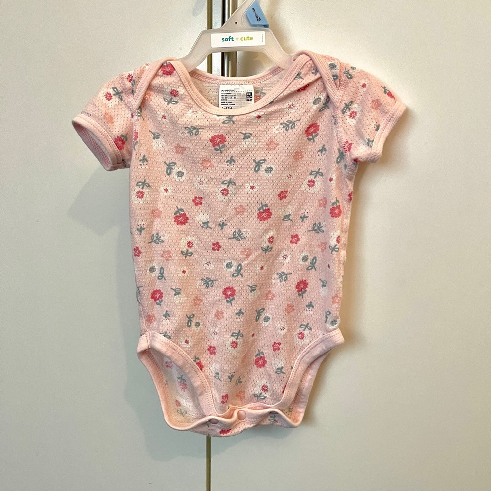 🍏4/$10🍏 Uniqlo Baby Pink Floral Mesh Onesie